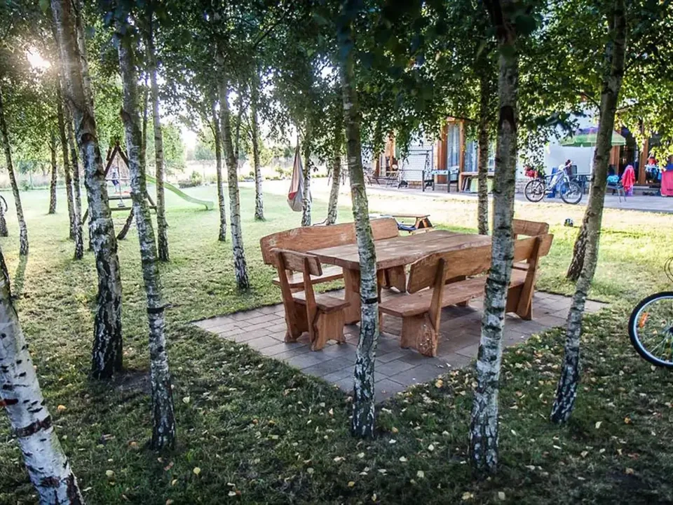 Willa Lubiatówka – widok domu z ogrodem w Lubiatowie nad Bałtykiem